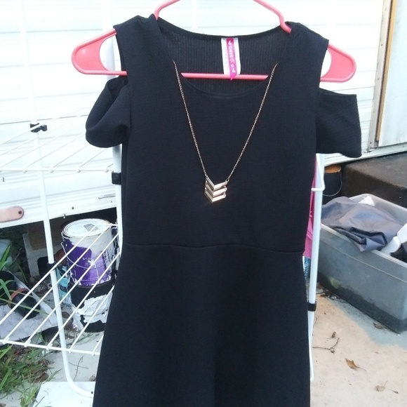 A dress - Picture 1 of 2